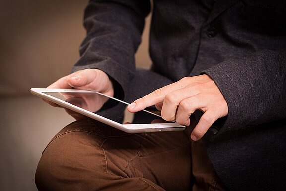 tablet-1075790_1920.jpg  
