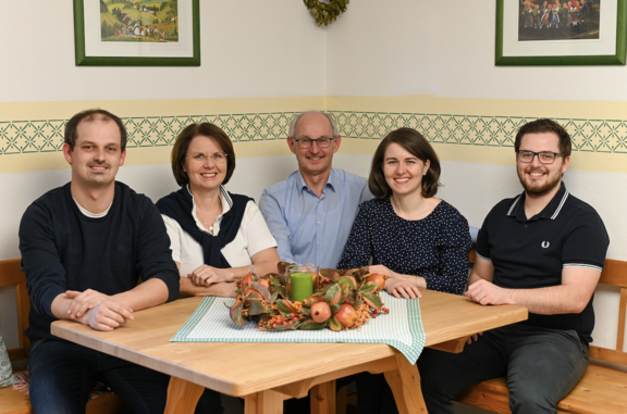 Rudi_mit_Familie.png  